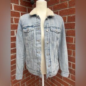 Old Navy Sherpa-Lined Denim Jacket‎ Medium Blue Button-Up